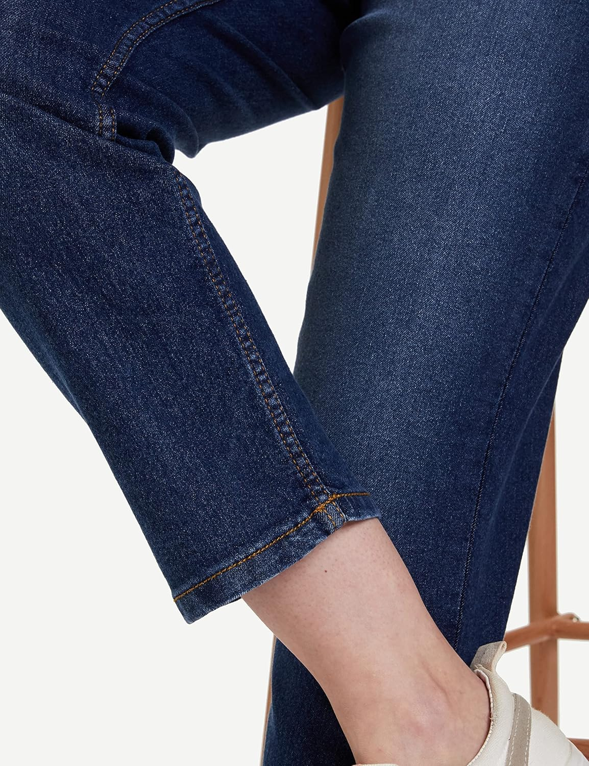 Women Mid-Rise Loose Flared Jeans - Image 6
