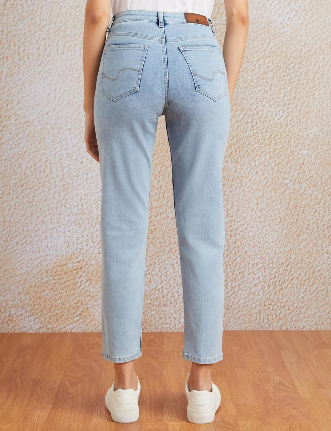 Women Mid-Rise Loose Flared Jeans - Image 8