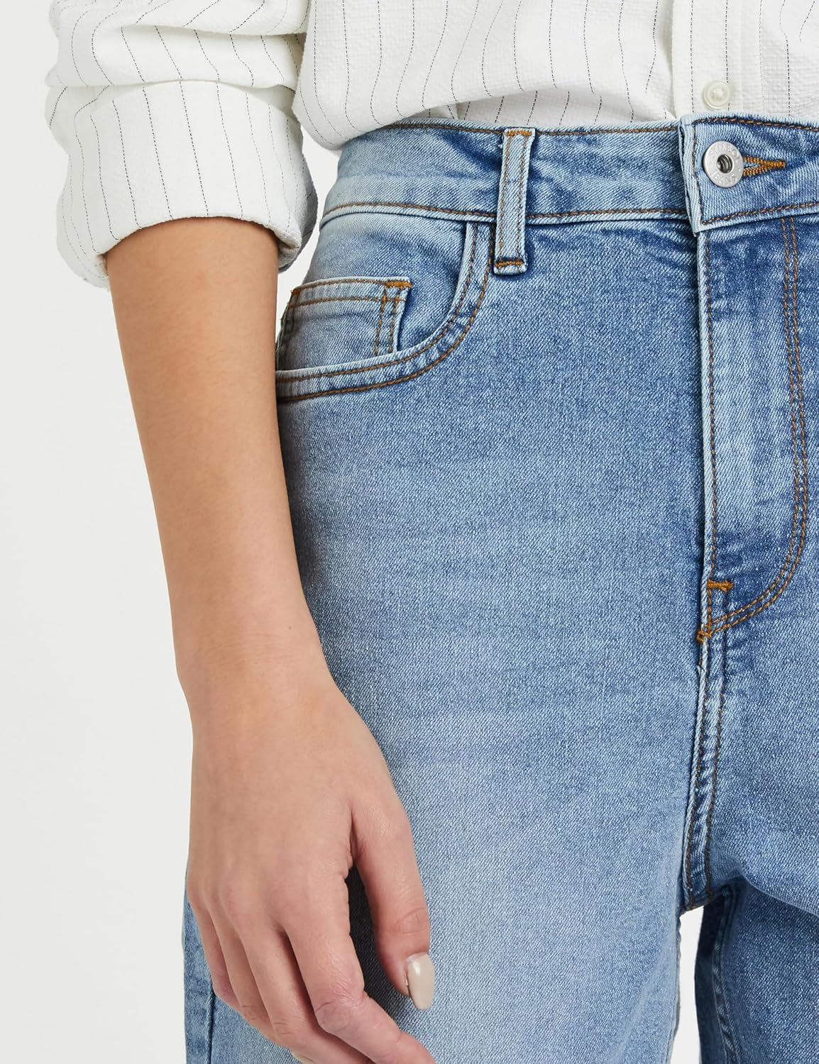 Women Mid-Rise Loose Flared Jeans - Image 20