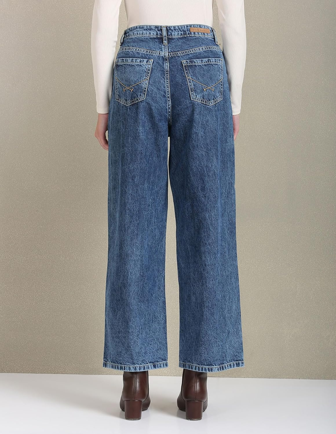 Women Classic High-Rise Regular Jeans - Image 5